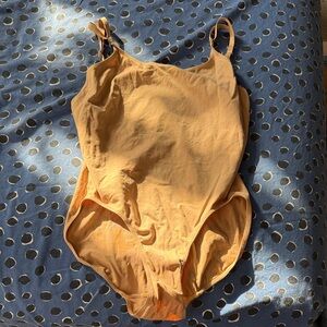 Capezio 🩰 seamless camisole with transitions straps (nude) Medium